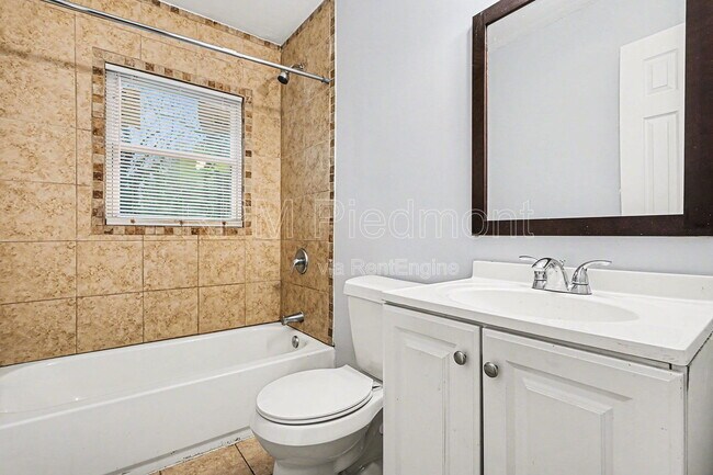 Building Photo - 2135 Jernigan Dr SE