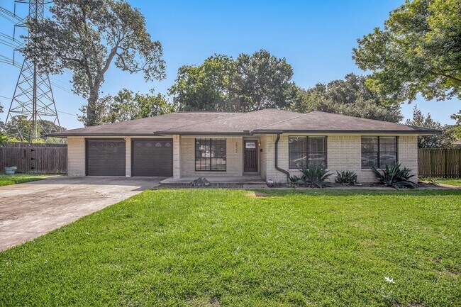 Building Photo - 2902 Helberg Rd