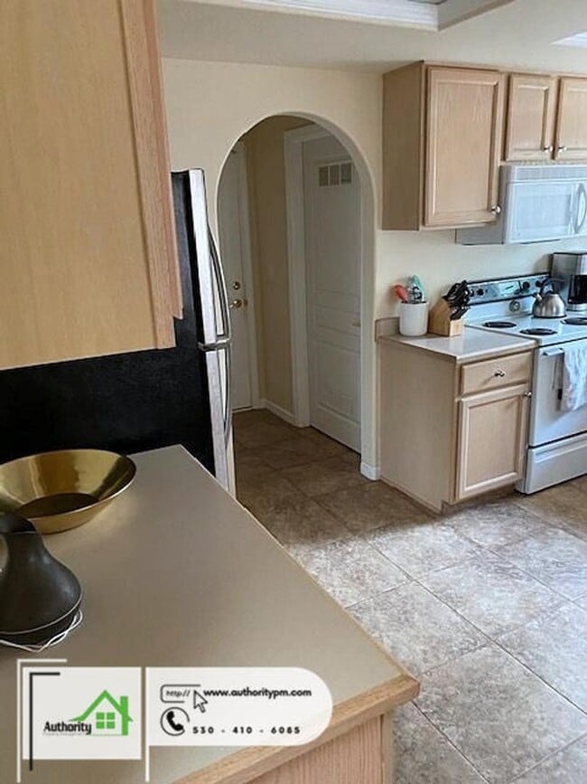 Building Photo - 3032 Stonecrest Pl