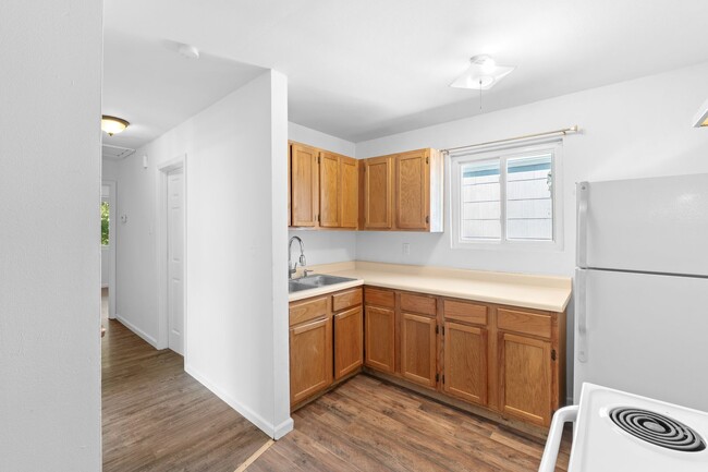 Building Photo - Affordable 3 bed 1 bath home with off-stre...