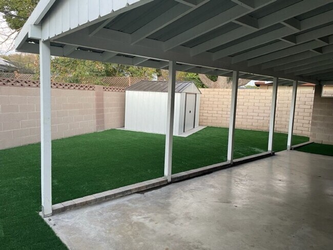 Building Photo - 11091 Violet Dr