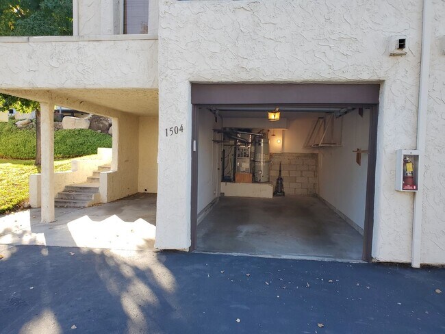 Building Photo - Fabulous Fletcher Hills remodeled townhome.