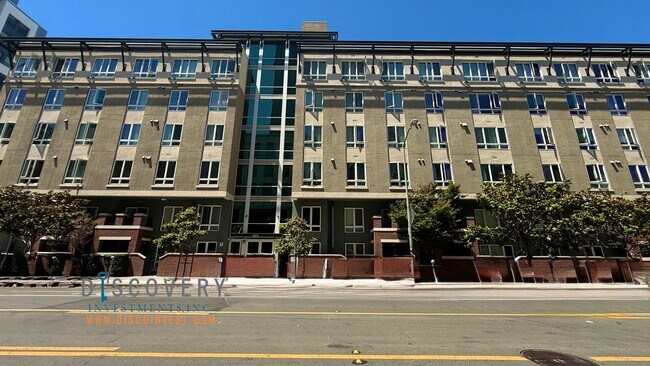 Building Photo - Large Downtown Oakland Two Bedroom Condominium at The Jade