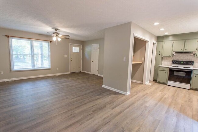 Building Photo - 321 Oak Meadows Dr