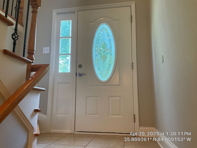 Building Photo - 3 Bedroom / 2.5 Bath House Available Now