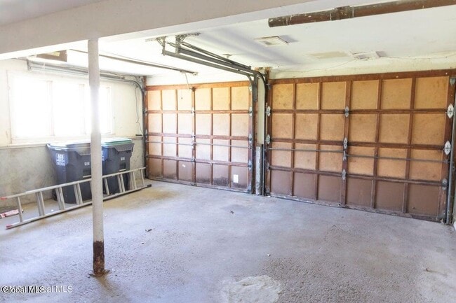 Building Photo - 17 Cedarwood Drive