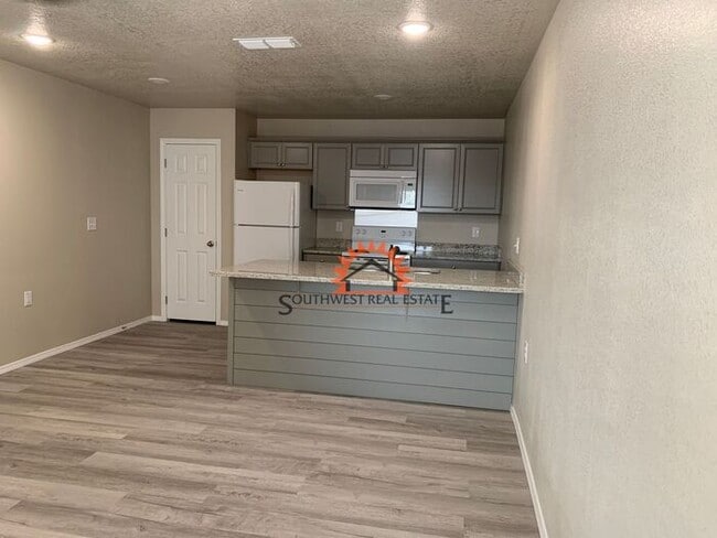 Building Photo - Modern 2 bedroom 2 bath apartment