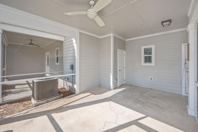 Building Photo - 147 N Sand Palm Rd