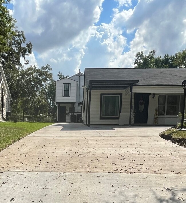 Building Photo - 1911 Forest Hill Blvd