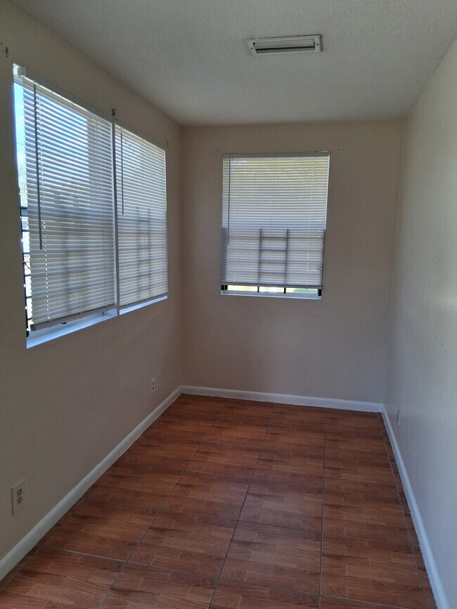 Building Photo - 1712 W 23rd St