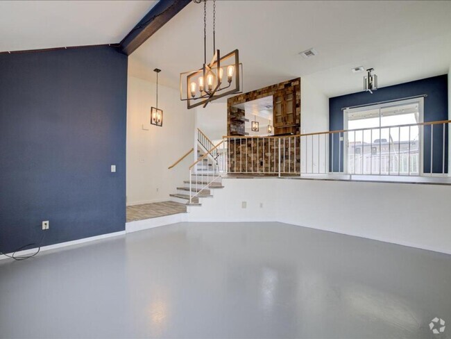 Building Photo - 9600 E Ashford Dr