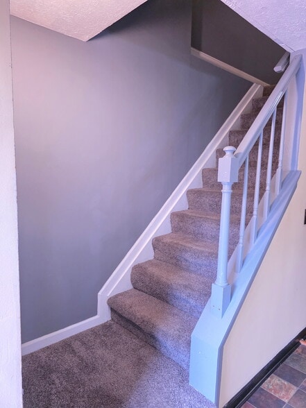 Building Photo - 2842 Lake Forest Dr