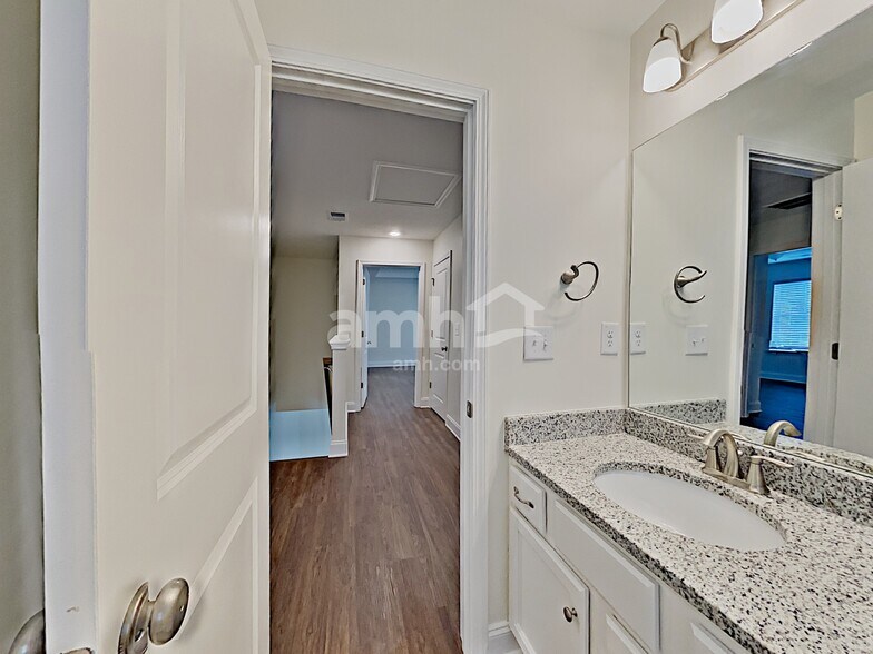 Building Photo - 1006 Merlot Ct