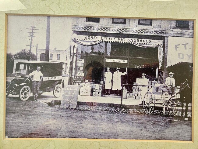 Building Photo - 101 S Main St