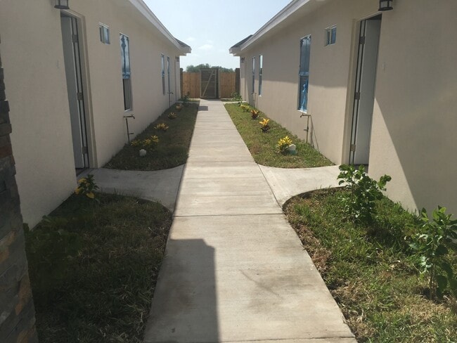 Building Photo - 3006 Javalina Ave