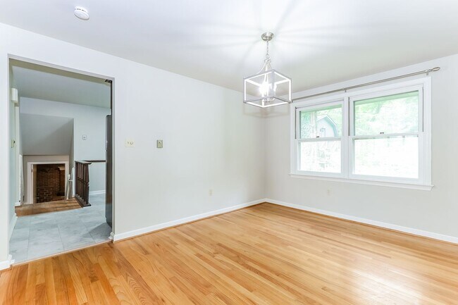 Building Photo - Spacious 3-Bedroom 2 Bath Home
