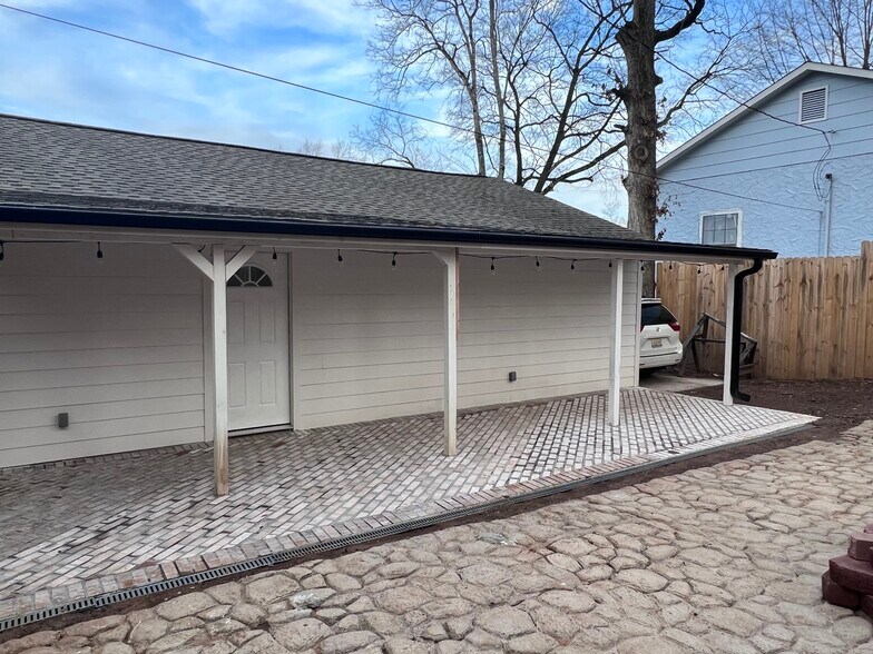 Patio Daytime View - 620 Simpson St