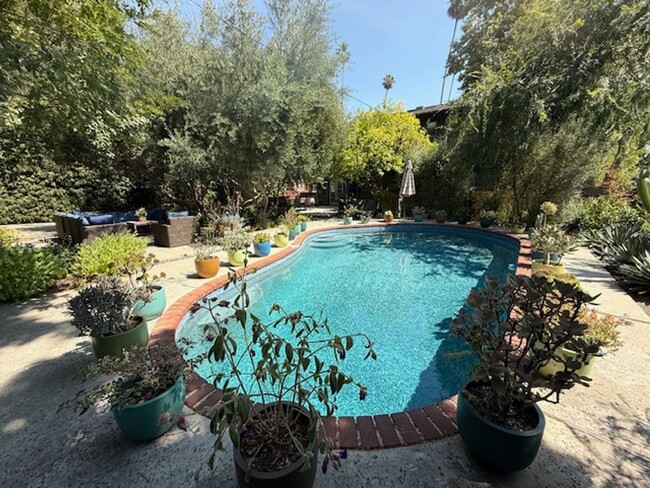 Building Photo - Furnished Craftsman Home - Pool, Entertain...