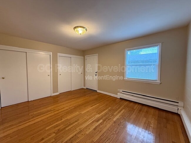 Building Photo - 227 Uteg St