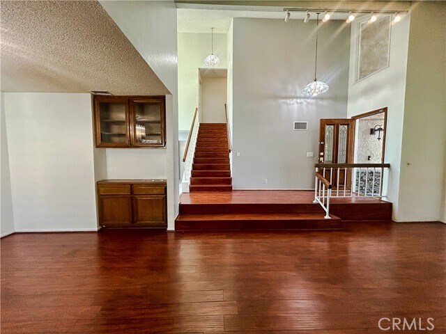 Building Photo - 10 Bluff Point Cir