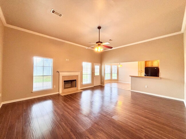 Building Photo - Four Bedroom Home in Dutchtown with Spacio...