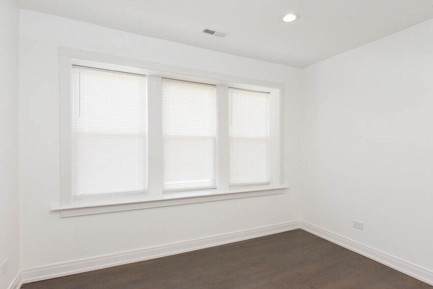 Building Photo - 3759 N Kimball Ave