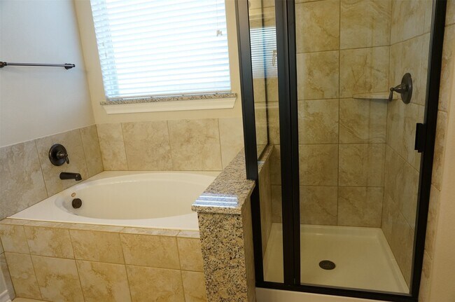 Building Photo - 3539 Christopher Dr