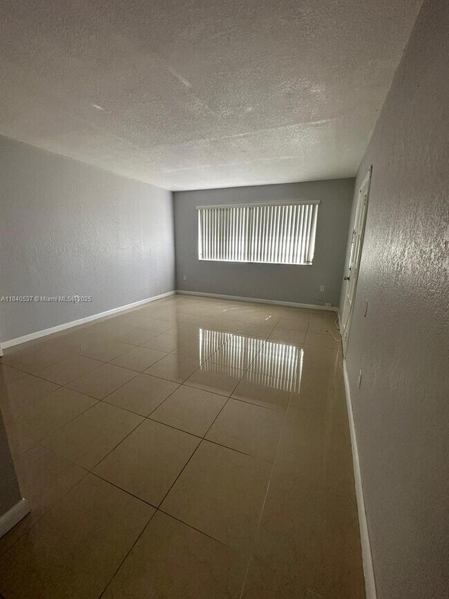 Building Photo - 17255 SW 95th Ave