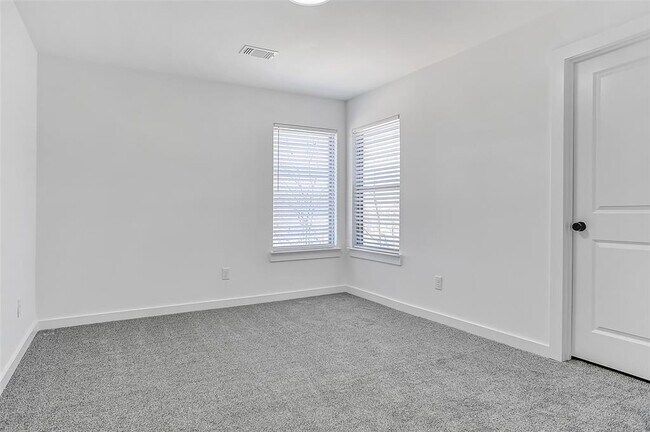 Building Photo - 1219 Bells Dr
