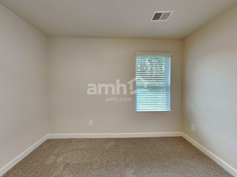 Building Photo - 223 Maxwell Dr