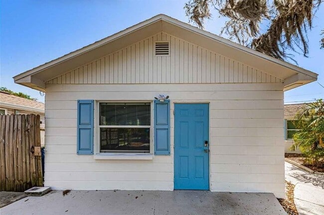 Building Photo - 1233 Sedeeva Cir S