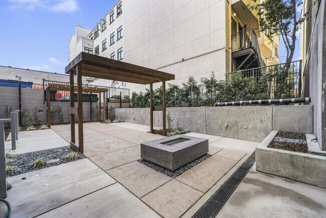 Building Photo - 2124 Bancroft Way