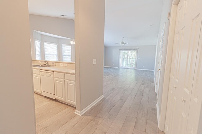 Building Photo - 4850 Meadowsweet Dr