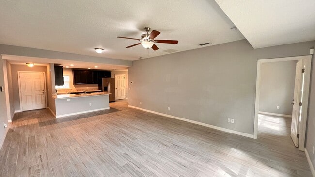 Building Photo - BEAUTIFUL 3/2 w/ office HOME in Deltona!