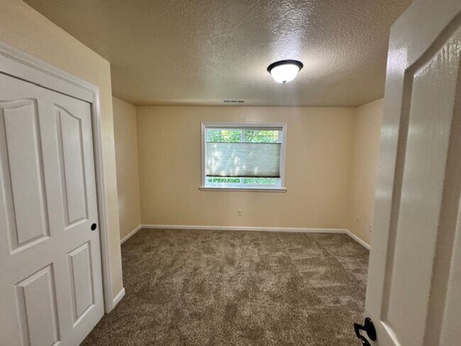 Building Photo - 1864 Gabriel Way