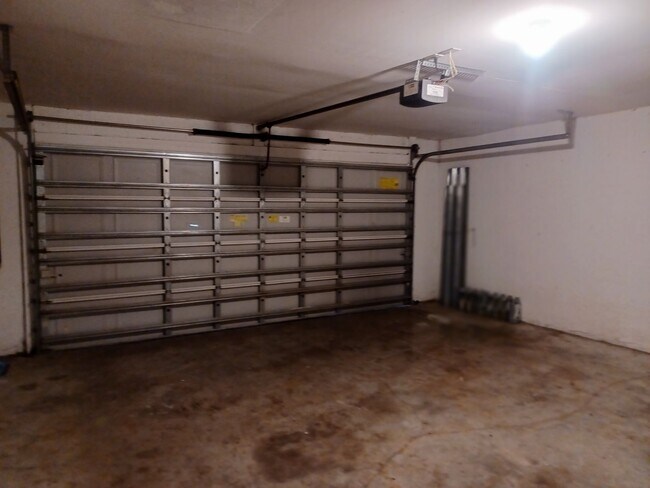 Building Photo - 1519 Nelson Rd N