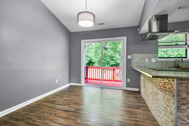 Building Photo - 221 Pollard Dr