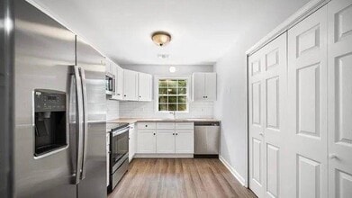 Building Photo - 558 Manning Rd SW