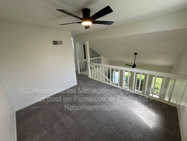 Building Photo - 3870 SW Harbor Dr