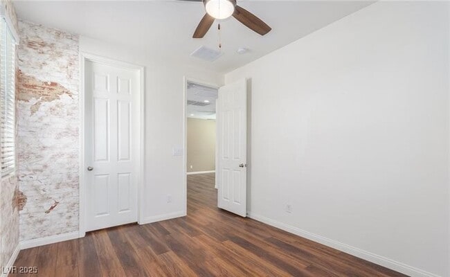 Building Photo - 12556 Skylight View St