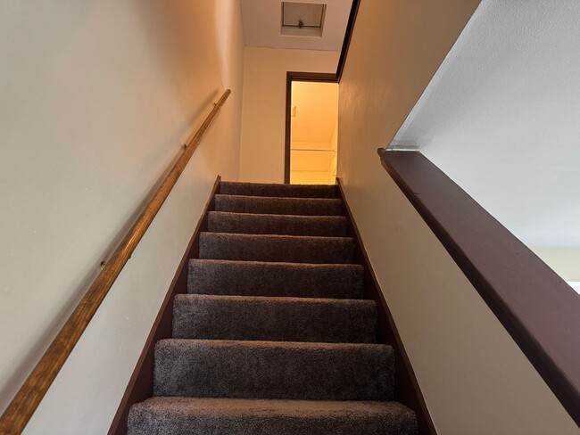 Building Photo - Your new Townhouse Awaits! 3 Bed / 1.5 Bat...