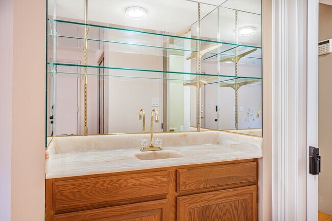 Building Photo - LAKESIDE HOUSE FOR RENT - $5,400