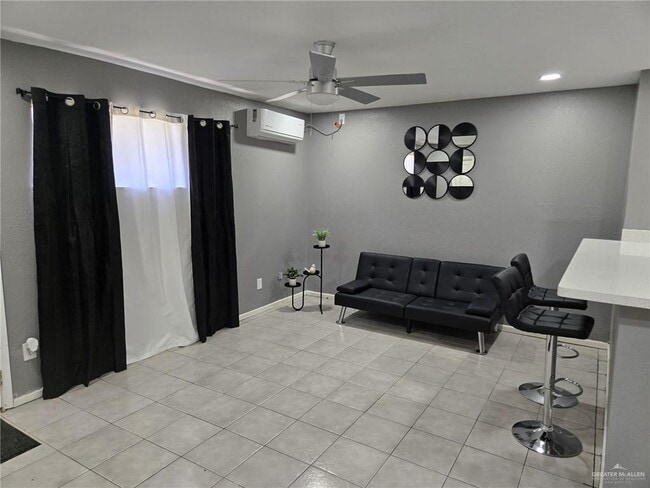 Building Photo - 12 E Tulipan Ave