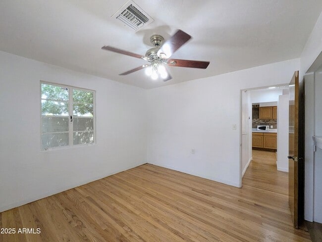 Building Photo - 2443 E Earll Dr