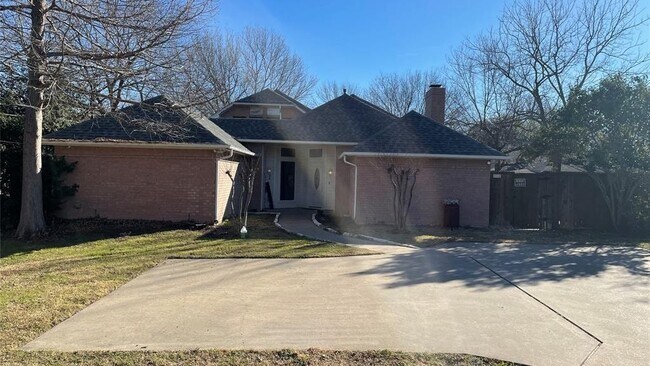 Building Photo - 1025 Cloverdale Ln
