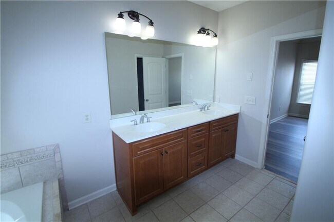 Building Photo - 3880 Baxley Ridge Dr