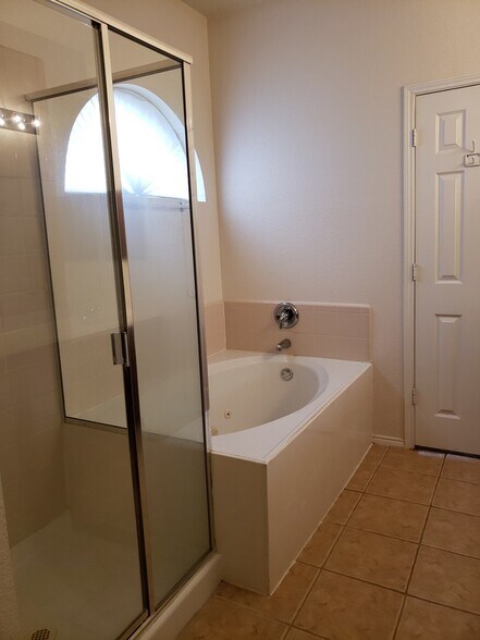 Building Photo - 8209 Swan Park Dr