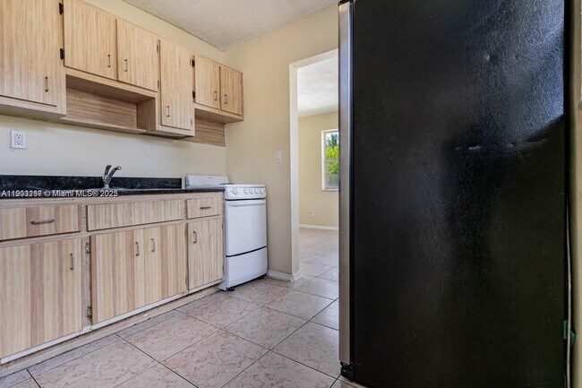 Building Photo - 805 NW 3rd Terrace