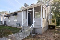 Building Photo - 156 Hedges St SE