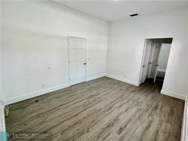 Building Photo - 16220 Emerald Cove Rd